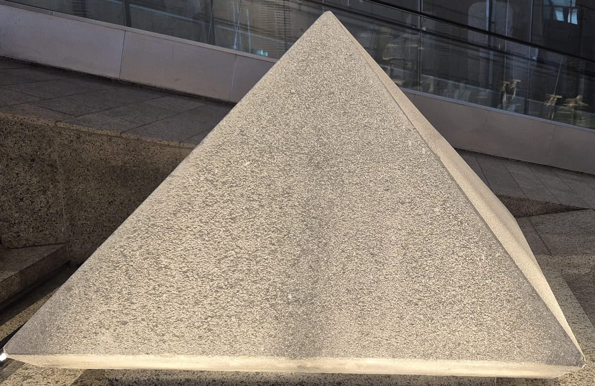 Pyramidion